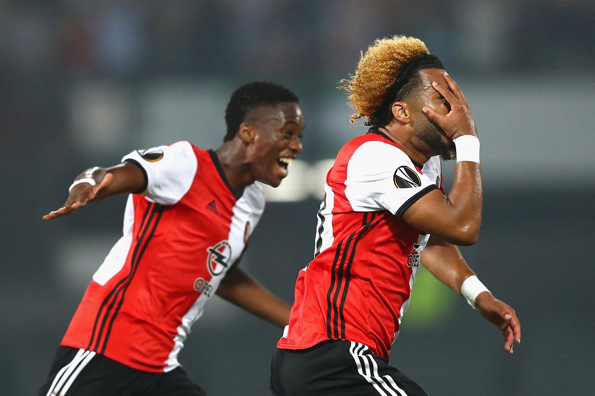 早在他效力 早在他效力